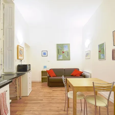Quiet In The Center Of Apartment